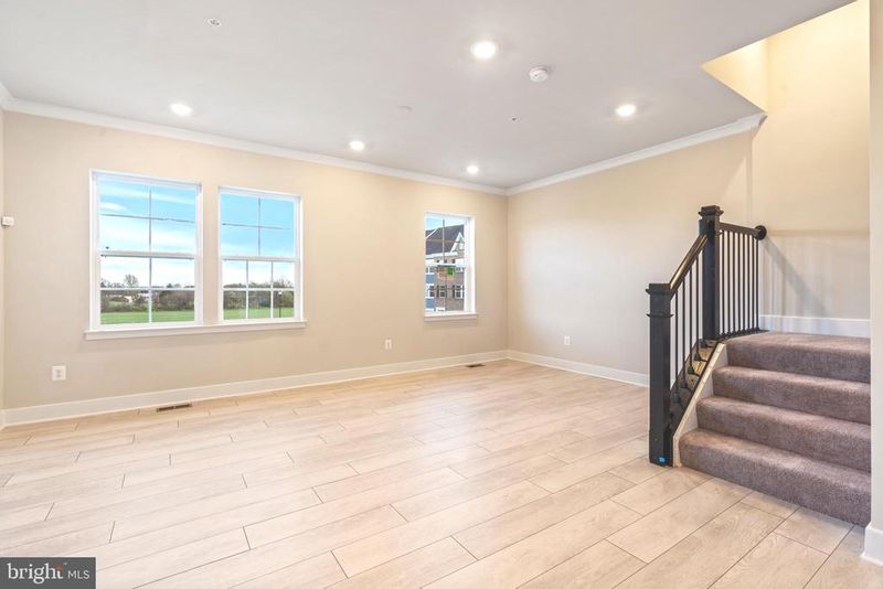 1421 Clingmans Dome Dr, Frederick, MD 21702