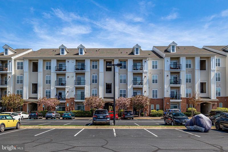 21216 Mcfadden Sq #305, Sterling, VA 20165