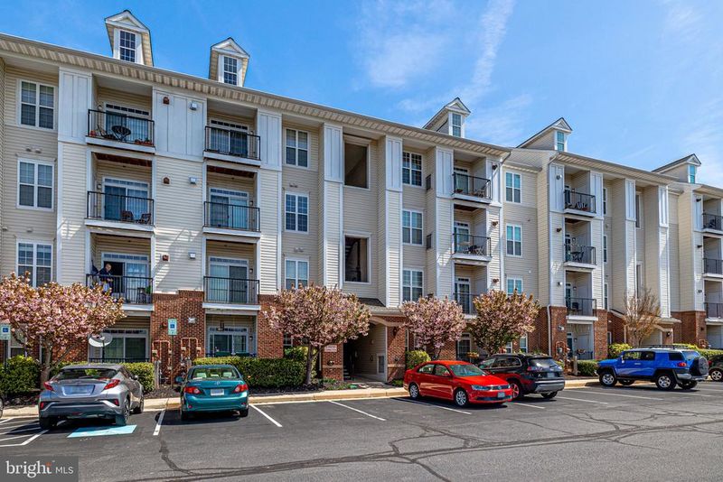 21216 Mcfadden Sq #305, Sterling, VA 20165