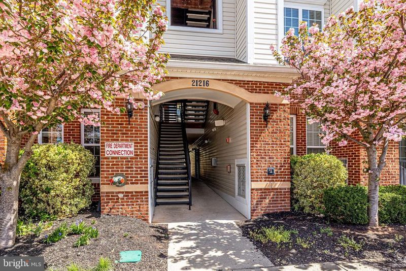 21216 Mcfadden Sq #305, Sterling, VA 20165