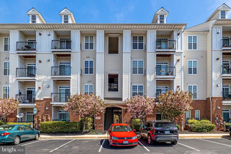 21216 Mcfadden Sq #305, Sterling, VA 20165