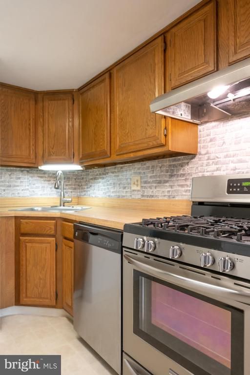 1554 Northgate Sq #22A, Reston, VA 20190