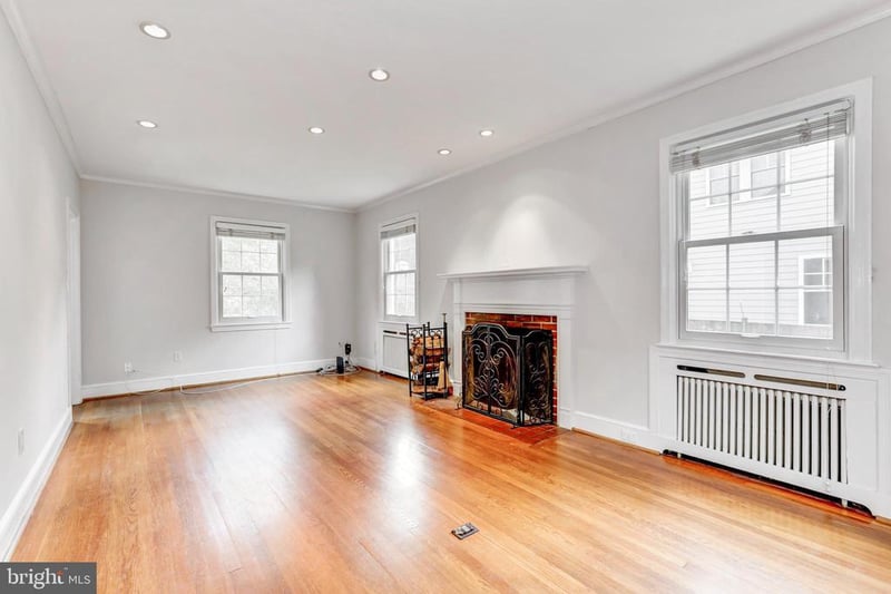 4933 47th St NW, Washington, DC 20016