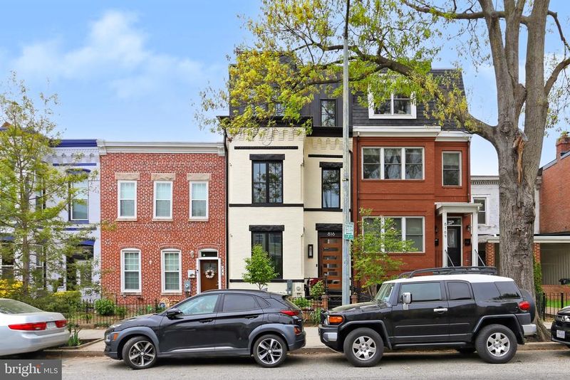 816 8th St NE, Washington, DC 20002