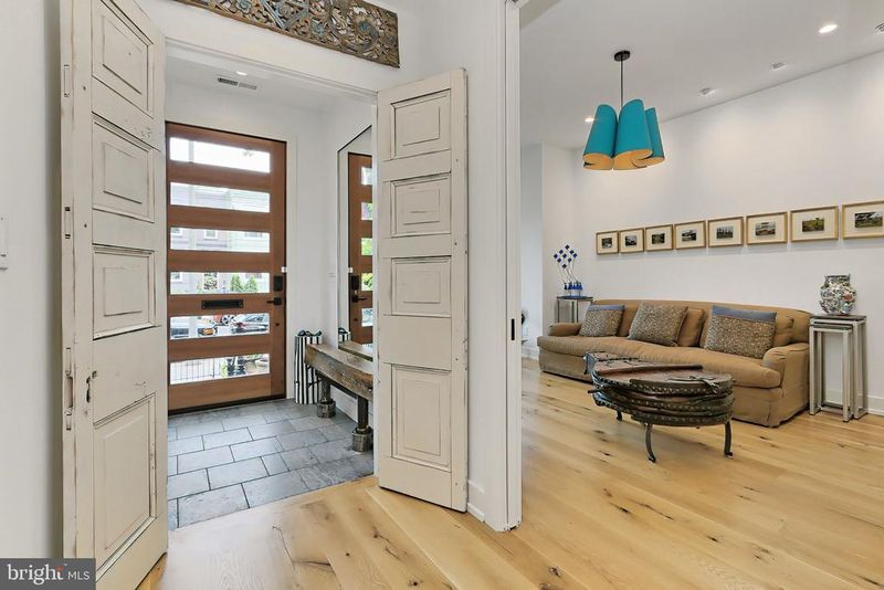 816 8th St NE, Washington, DC 20002