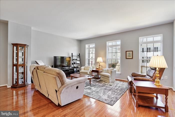 7328 Hampton Manor Pl, Springfield, VA 22150
