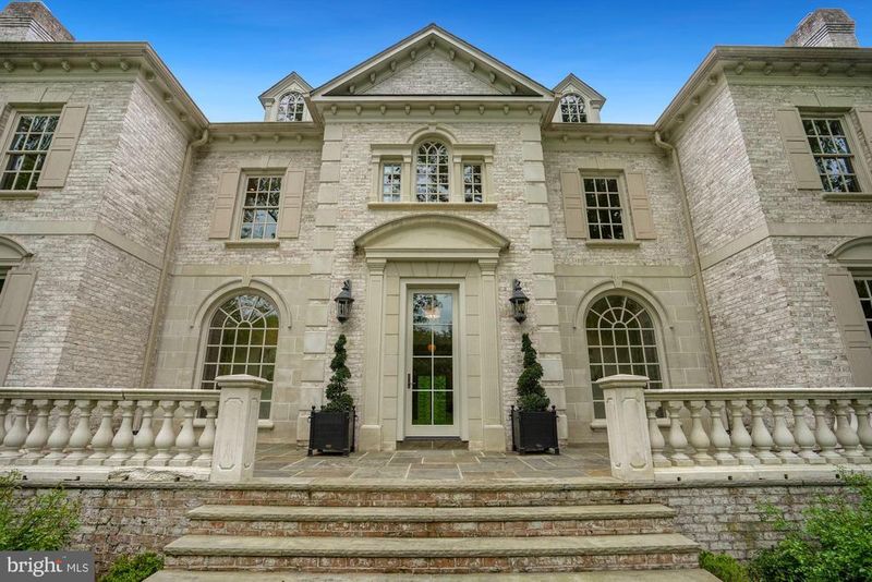 696 Bucks Ln, Great Falls, VA 22066
