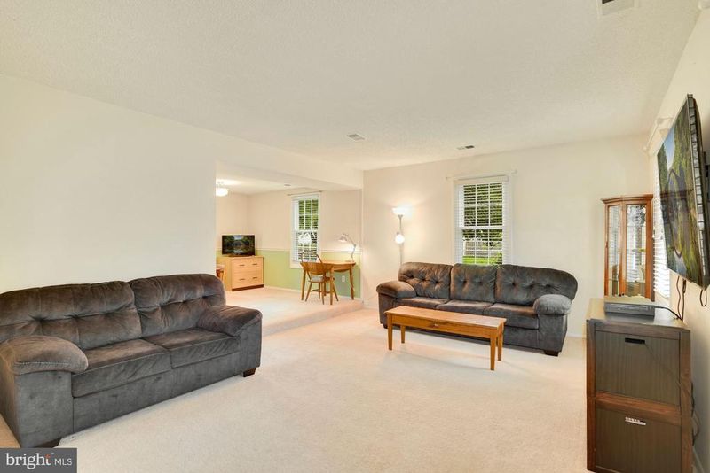 222 E Juniper Ave, Sterling, VA 20164
