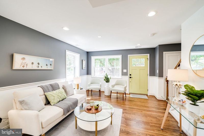 16 E Monroe Ave #A, Alexandria, VA 22301