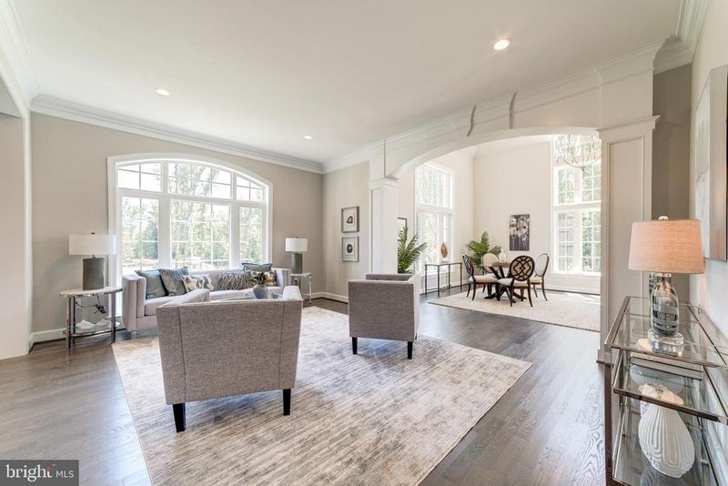 207 Deepwoods Dr, Great Falls, VA 22066