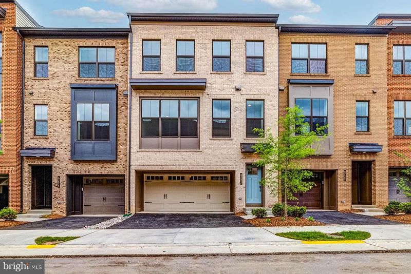 6227 Almerico Pl, Alexandria, VA 22312