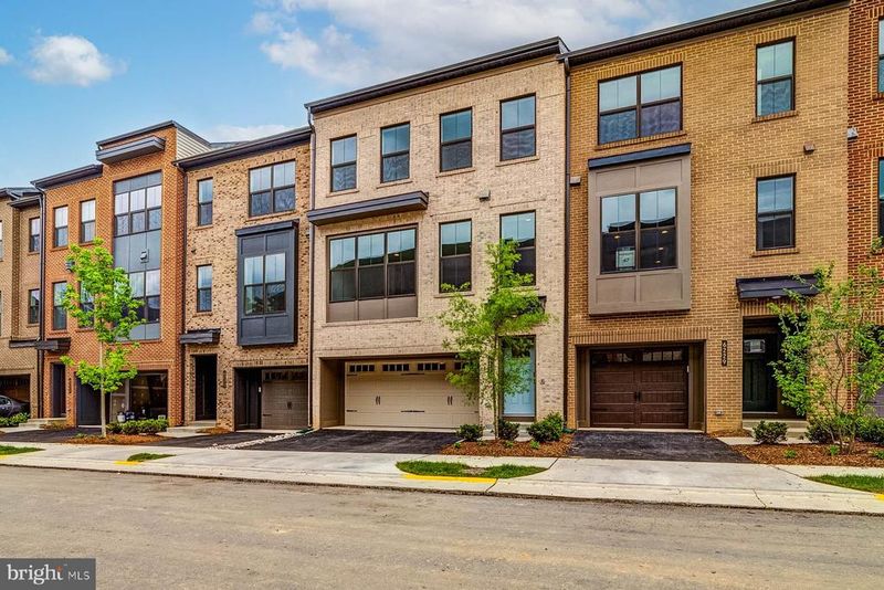 6227 Almerico Pl, Alexandria, VA 22312