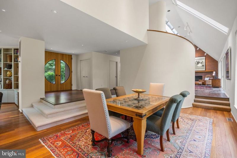 820 Rapidan Ct, Alexandria, VA 22304