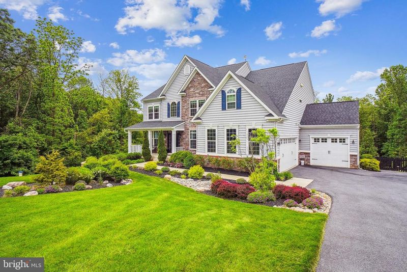 18380 Chelsea Knolls Dr, Mount Airy, MD 21771
