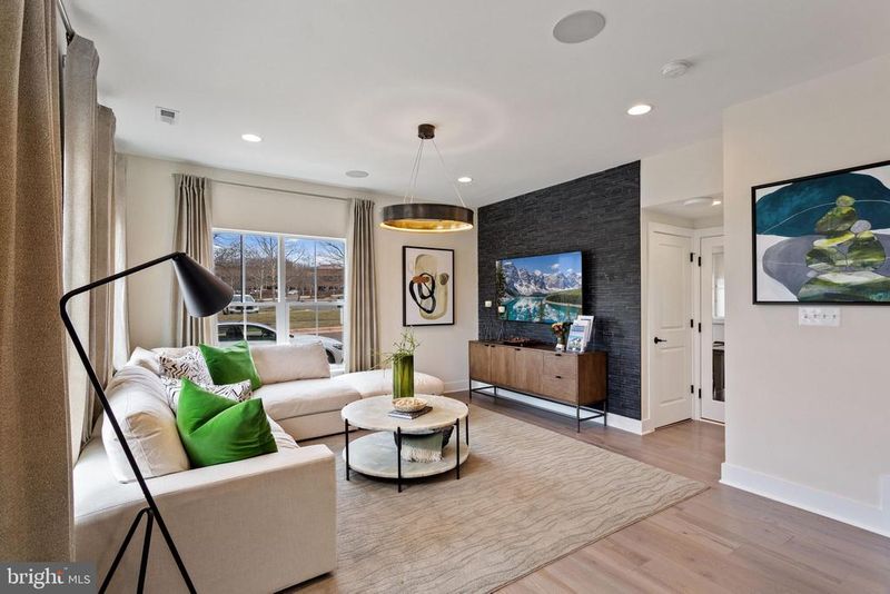 5214 Ridgeview Retreat Dr, Chantilly, VA 20151