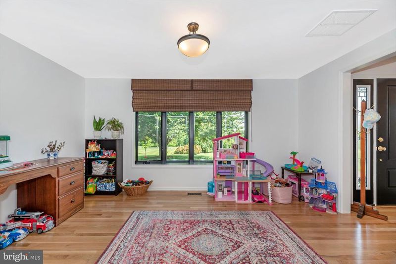 12801 Boxwood Ln, Union Bridge, MD 21791