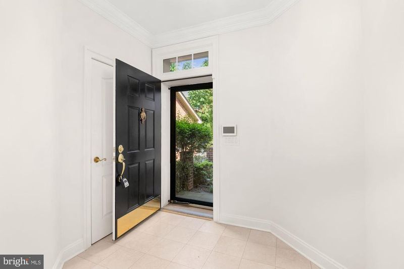 4004 Highwood Ct NW, Washington, DC 20007