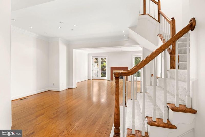 4004 Highwood Ct NW, Washington, DC 20007