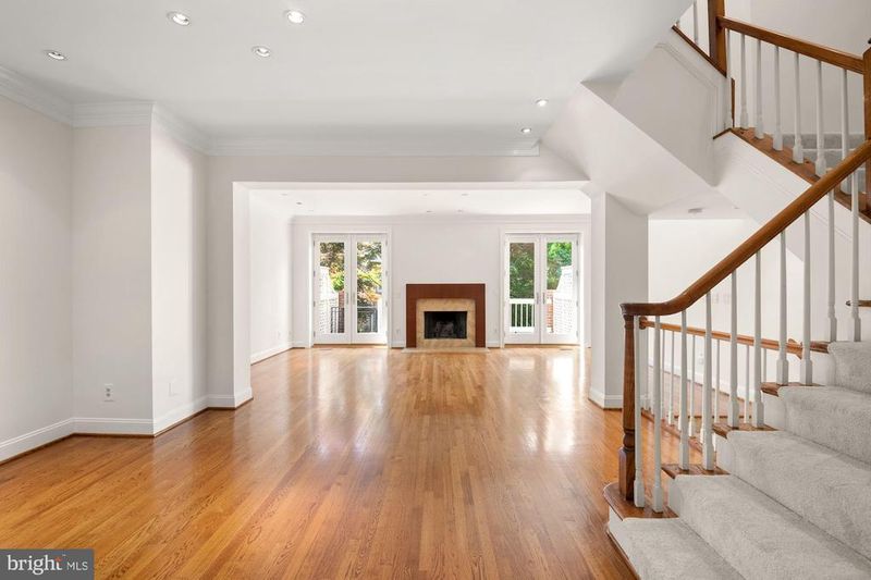 4004 Highwood Ct NW, Washington, DC 20007