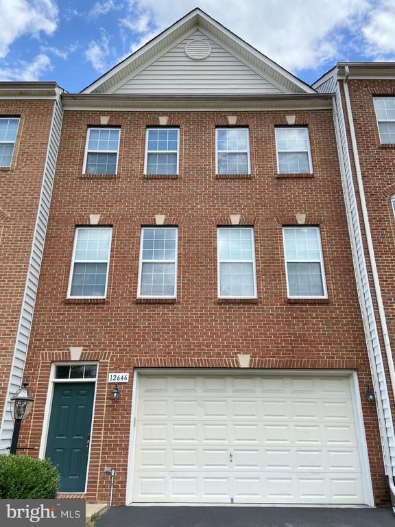 12646 Heron Ridge Dr, Fairfax, VA 22030