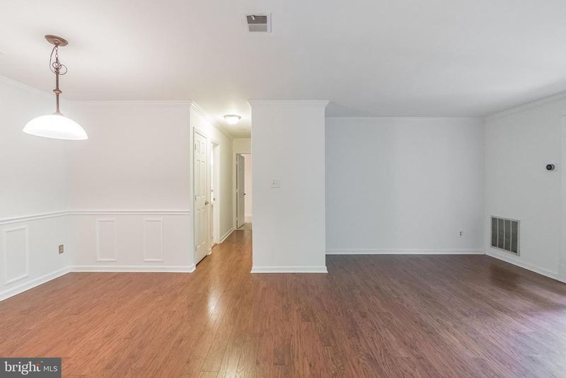 2811 Lee Oaks Ct #304, Falls Church, VA 22046