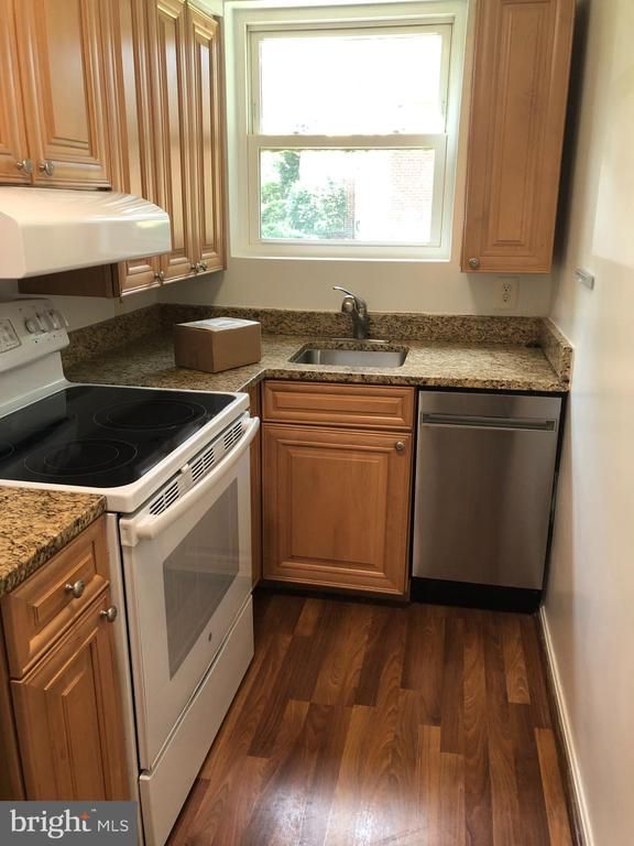 3049 Patrick Henry Dr #201, Falls Church, VA 22044