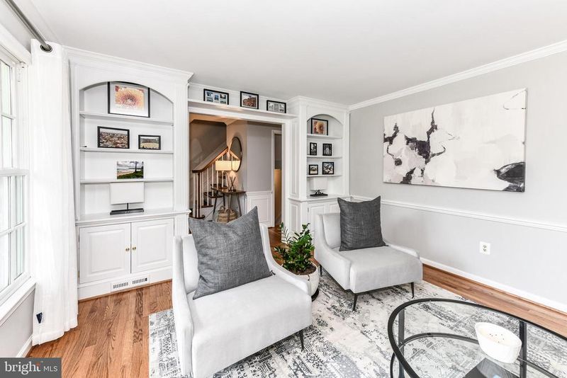 2003 Windmill Ln, Alexandria, VA 22307