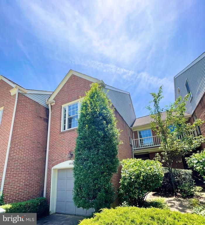 1819 Duffield Ln, Alexandria, VA 22307