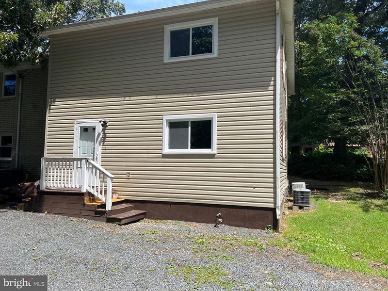 18402 Cedar Dr #A, Triangle, VA 22172