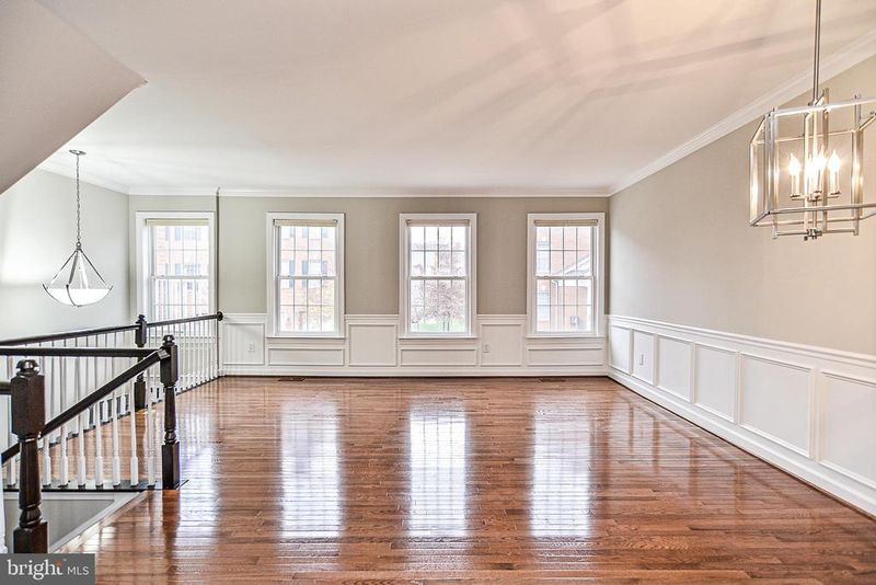 4654 Hummingbird Ln, Fairfax, VA 22033