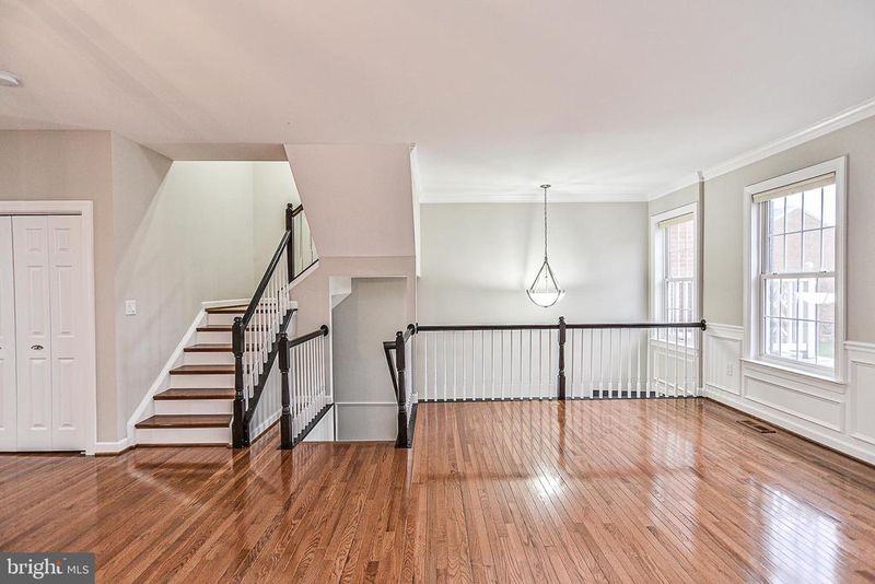 4654 Hummingbird Ln, Fairfax, VA 22033