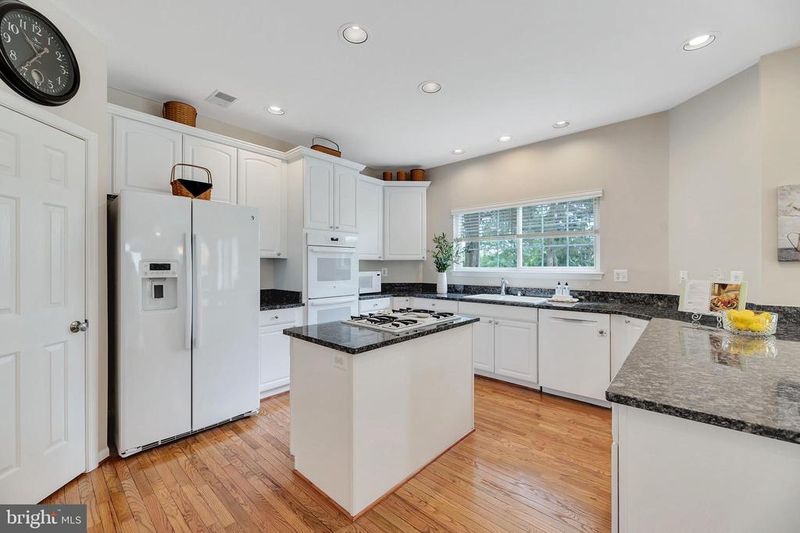 21268 Rosetta Pl, Ashburn, VA 20147