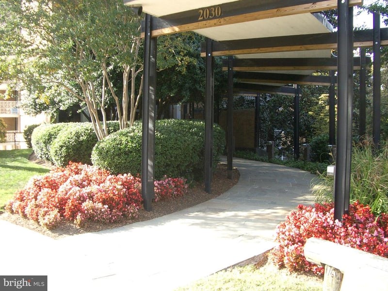 2030 N Adams St #910, Arlington, VA 22201