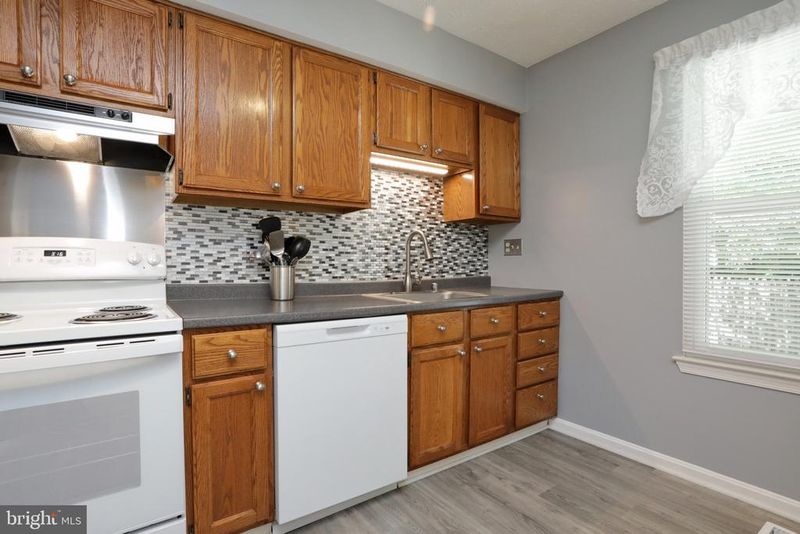 2402 Shade Oak Ct, Waldorf, MD 20601