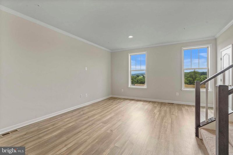 5907 Garden Walk Dr, Frederick, MD 21703