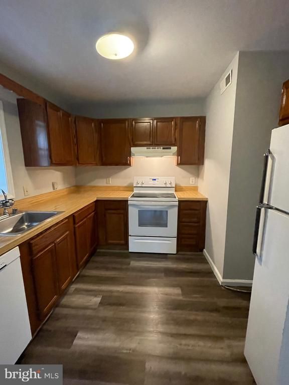 102 Buckingham Ln #301, Stafford, VA 22556