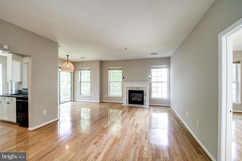 5982 Founders Hill Ct #202, Alexandria, VA 22310