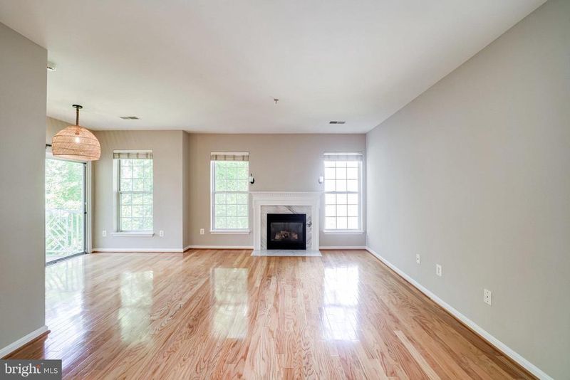 5982 Founders Hill Ct #202, Alexandria, VA 22310