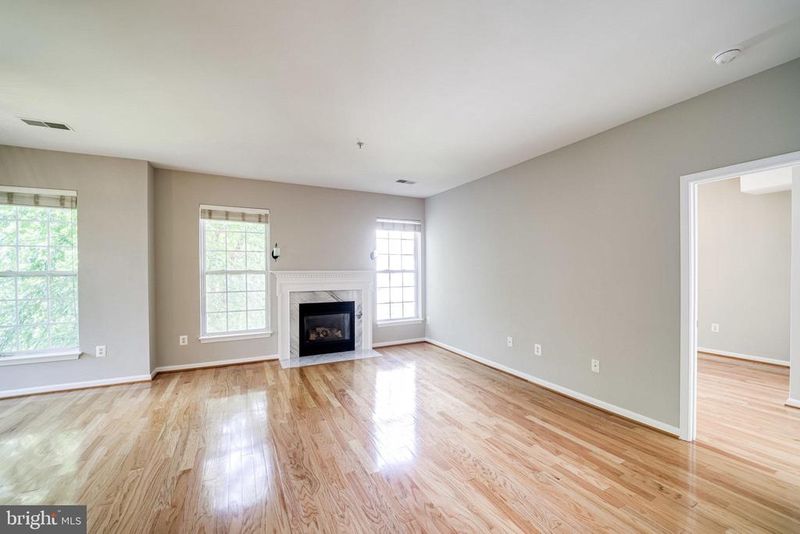 5982 Founders Hill Ct #202, Alexandria, VA 22310
