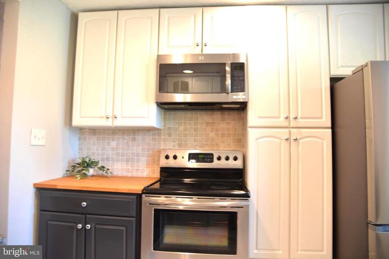 7614 Bay St, Pasadena, MD 21122