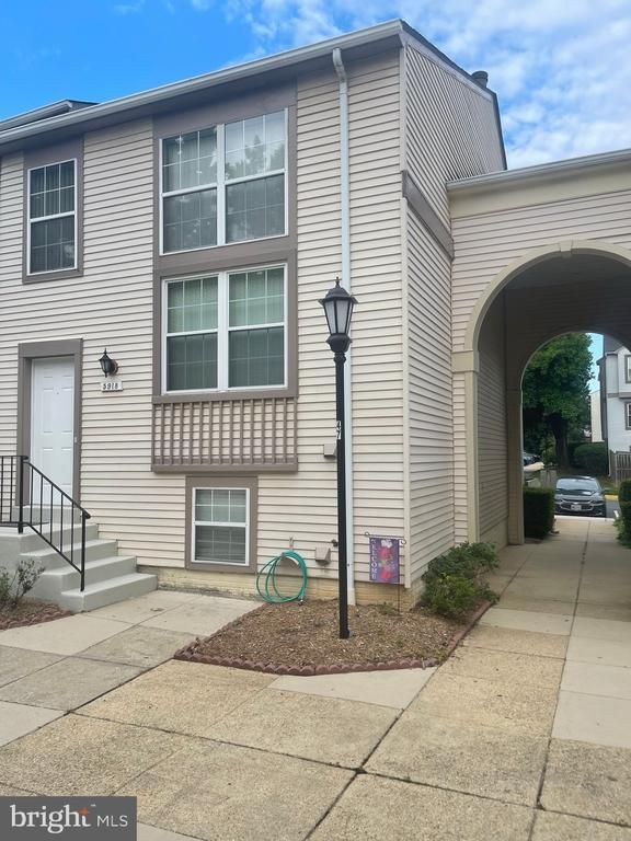 5918 Annaberg Pl #203, Burke, VA 22015