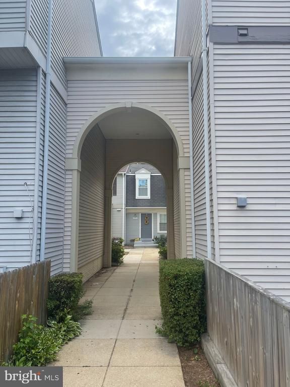 5918 Annaberg Pl #203, Burke, VA 22015