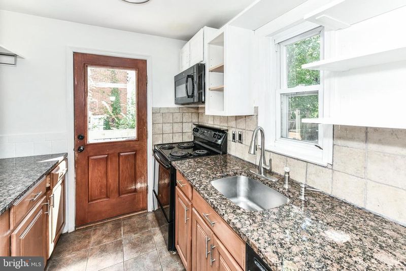 3208 9th St S, Arlington, VA 22204