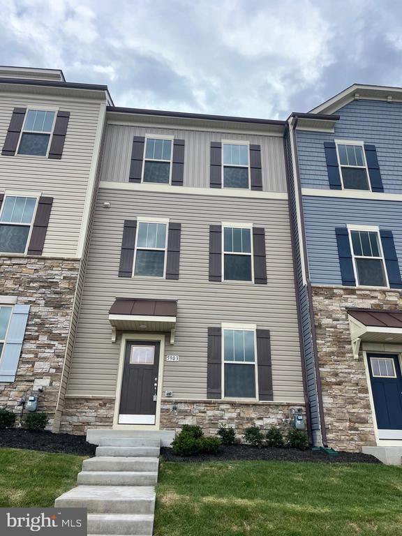 5903 Garden Walk Dr, Frederick, MD 21703