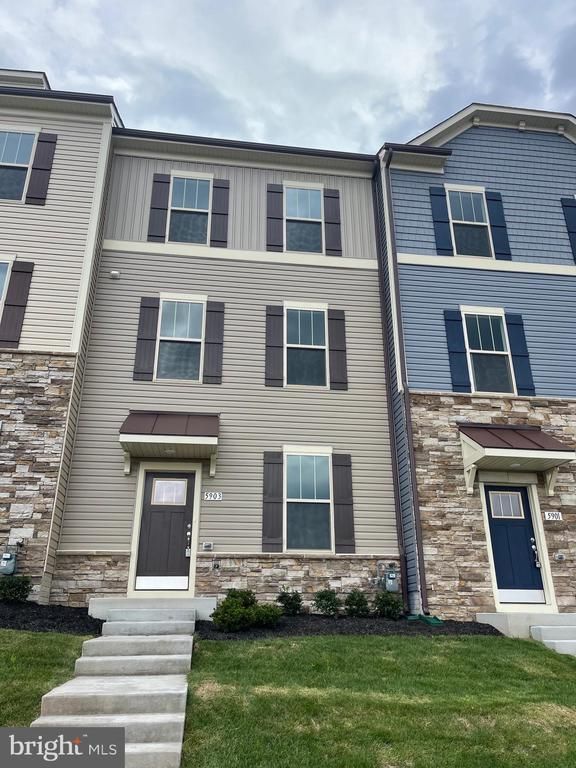 5903 Garden Walk Dr, Frederick, MD 21703