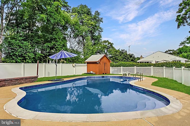 1606 Willow Dr, Severn, MD 21144