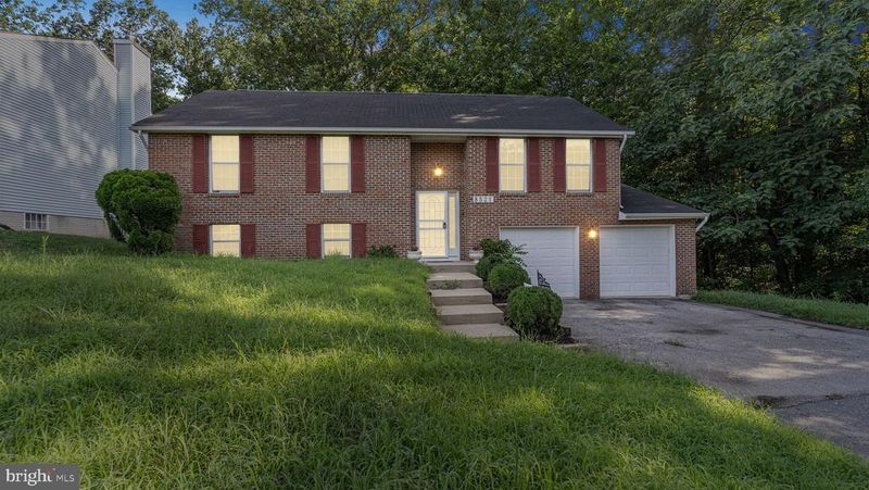 8521 Schultz Rd, Clinton, MD 20735