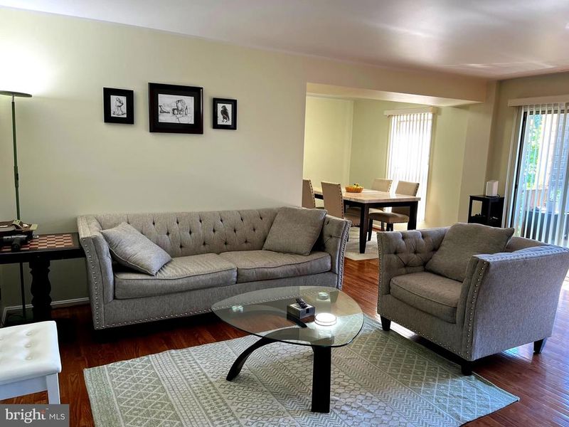 37 Canterbury Sq #201, Alexandria, VA 22304