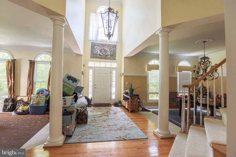 9912 Willow Tree Ter, Rockville, MD 20850