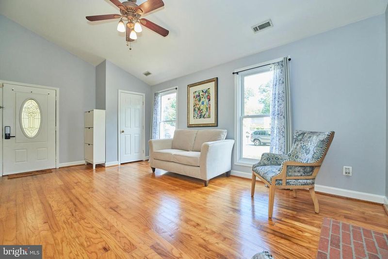 9017 Andromeda Dr, Burke, VA 22015